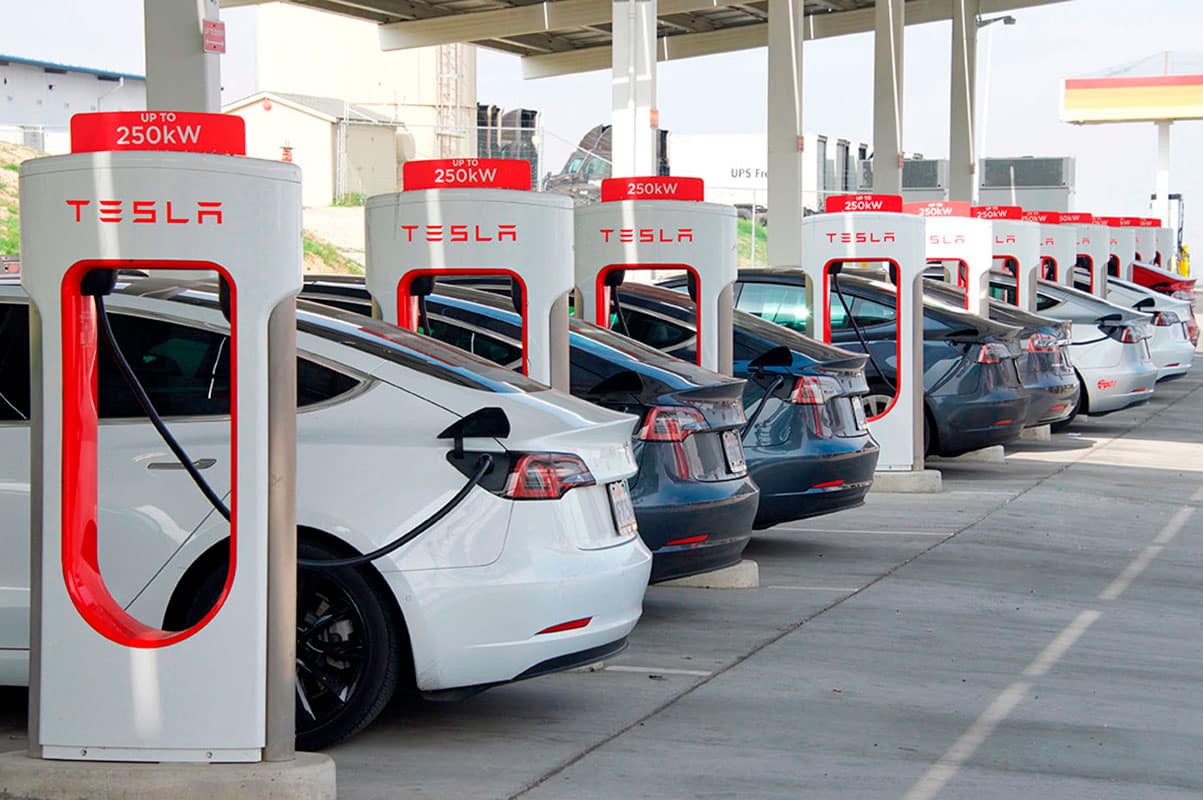 240801 Tesla AdobeStock