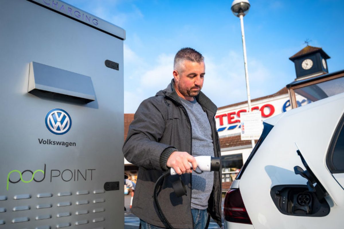 Volkswagen and Tesco chargepoint partnership 2